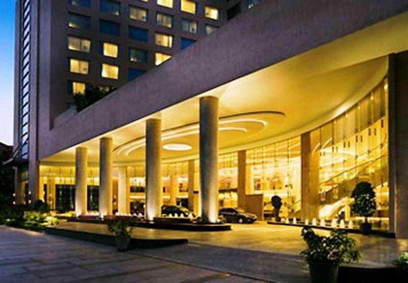Courtyard By Marriott Mumbai International Airport Hotel Exterior photo The hotel's entrance