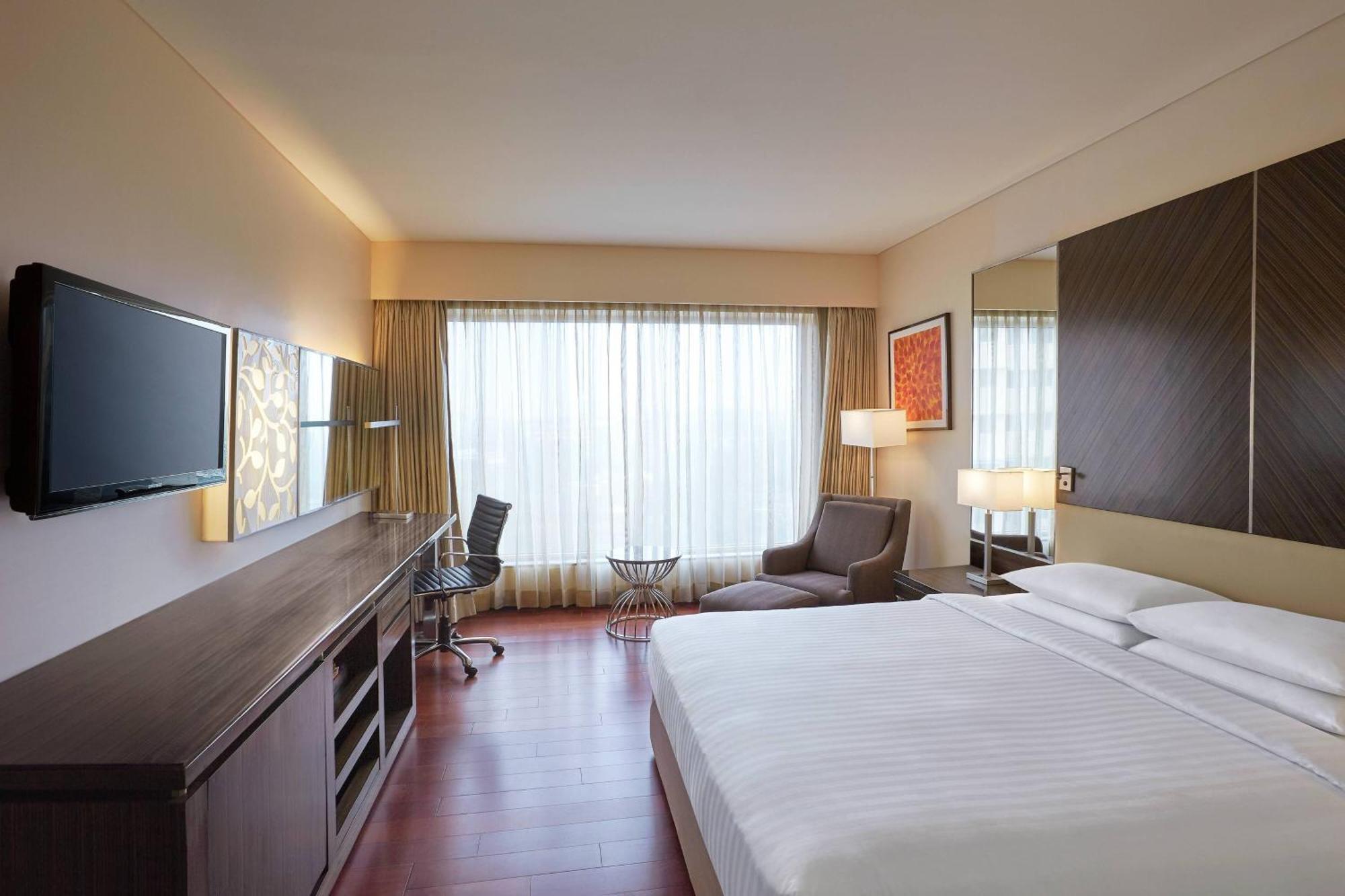 Courtyard By Marriott Mumbai International Airport Hotel Exterior photo A room at the hotel