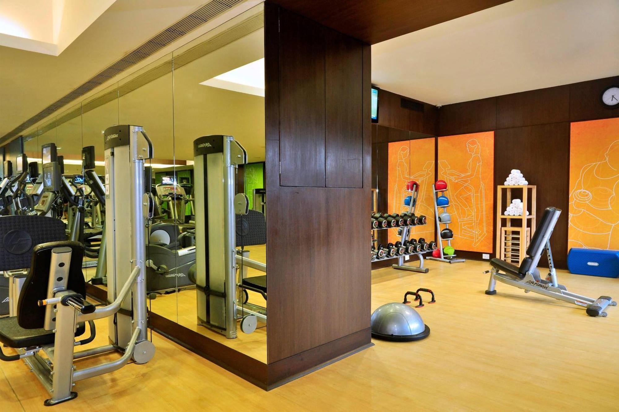 Courtyard By Marriott Mumbai International Airport Hotel Exterior photo The gym at the Taj Mahal Palace, Mumbai