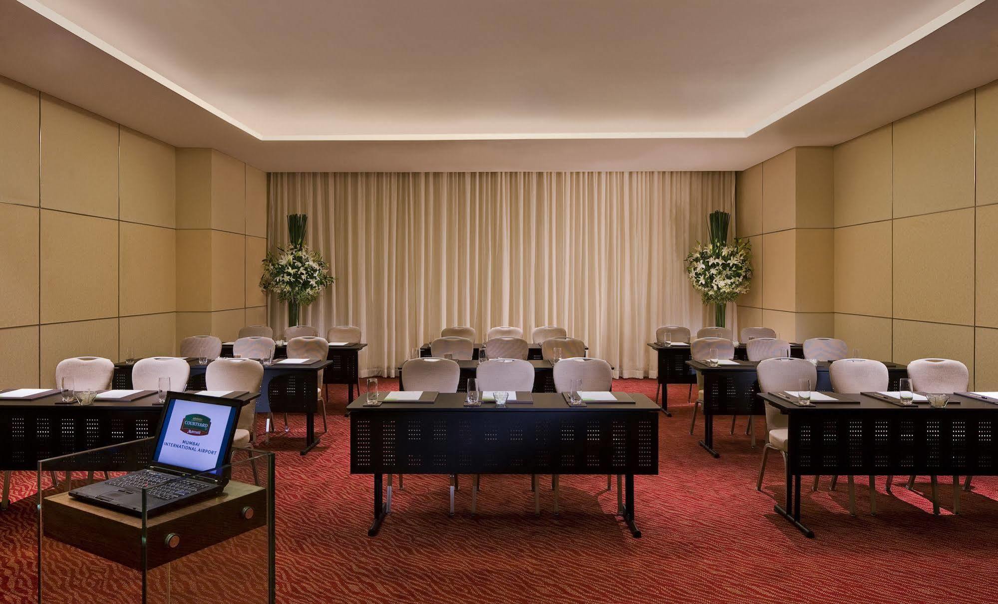 Courtyard By Marriott Mumbai International Airport Hotel Exterior photo Meeting room